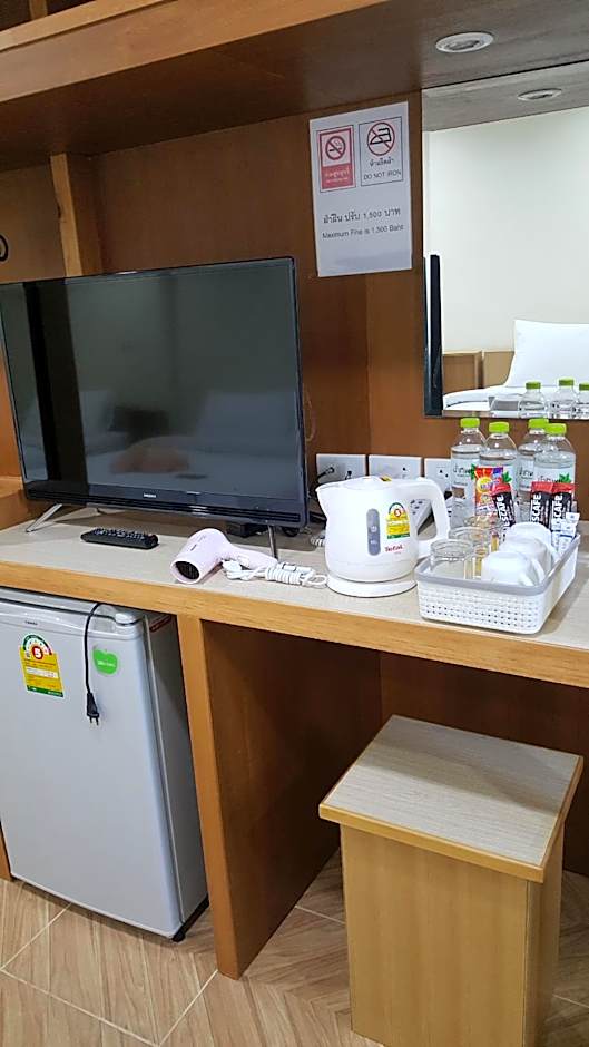 Double D Rooms & Cafe