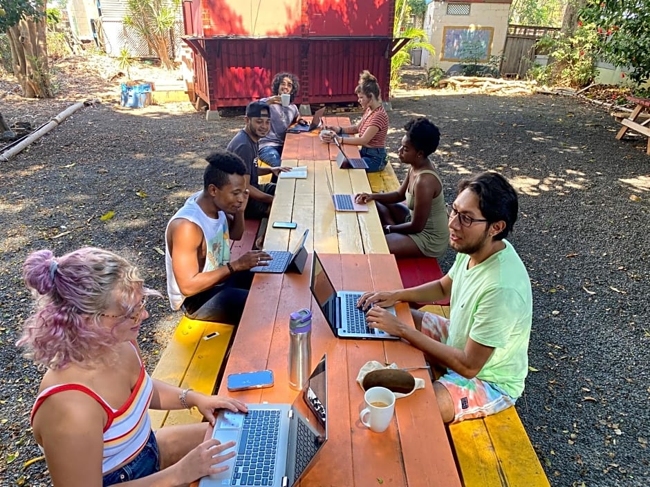 Howzit Hostels Maui