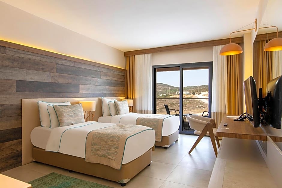 Design Plus Seya Beach Hotel