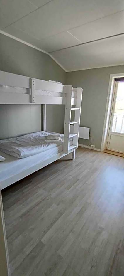 The Harbour House, dorm and twin, selfservice hostel