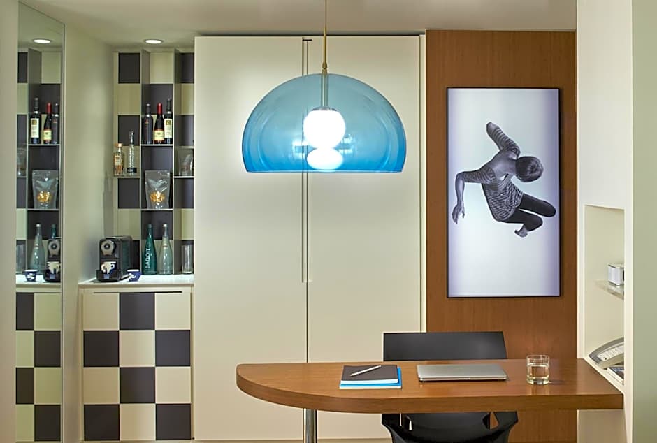 The Valorian Los Angeles, Curio Collection by Hilton