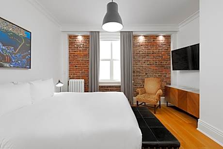 Legacy King Room (Private Bathroom)