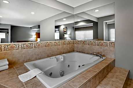 King Suite - Non-Smoking