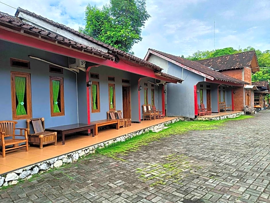 Jogo Segoro Homestay Mitra RedDoorz near Pantai Sundak Gunungkidul