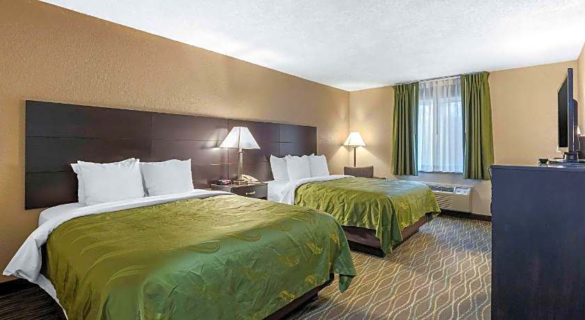 Quality Inn & Suites Des Moines - Merle Hay Road