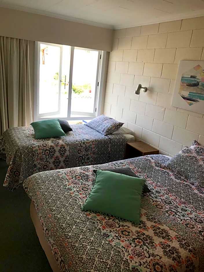 Picton House B&B and Motel