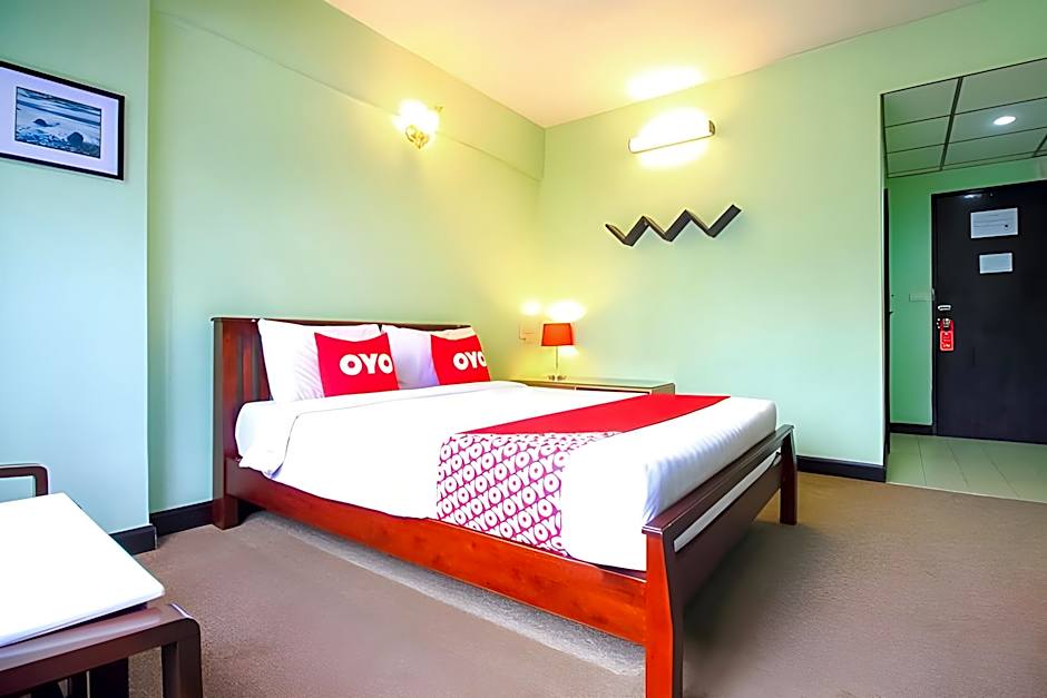 Crown Bts Nana Hotel