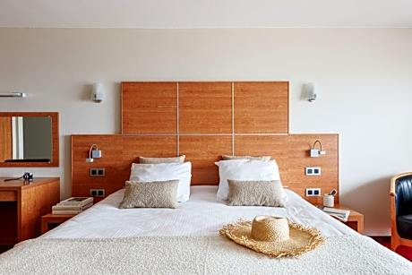 Deluxe Double Room with Balcony and Sea View