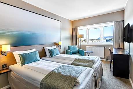 Standard Twin Room with Sea View