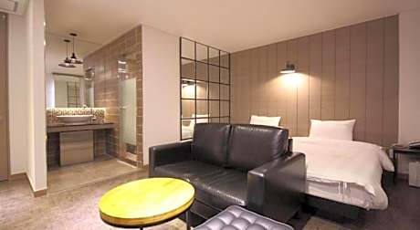 Paradise Hotel