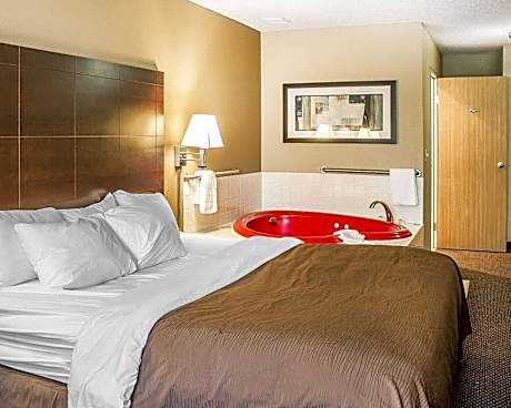 1 King Bed Suite Nonsmoking