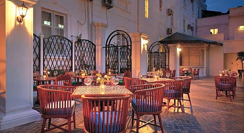 Manoir Des Arts Hotel