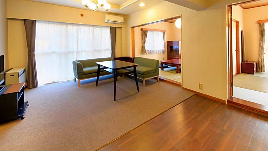 Izu Ippeki lake lakeside terrace