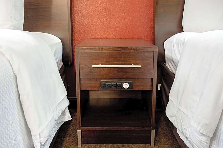 Red Roof PLUS+ Baltimore Washington DC-BWI Airport