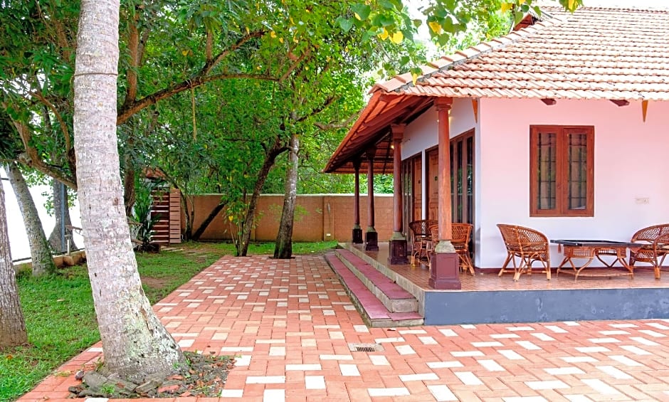 Saro Lake County Hotel