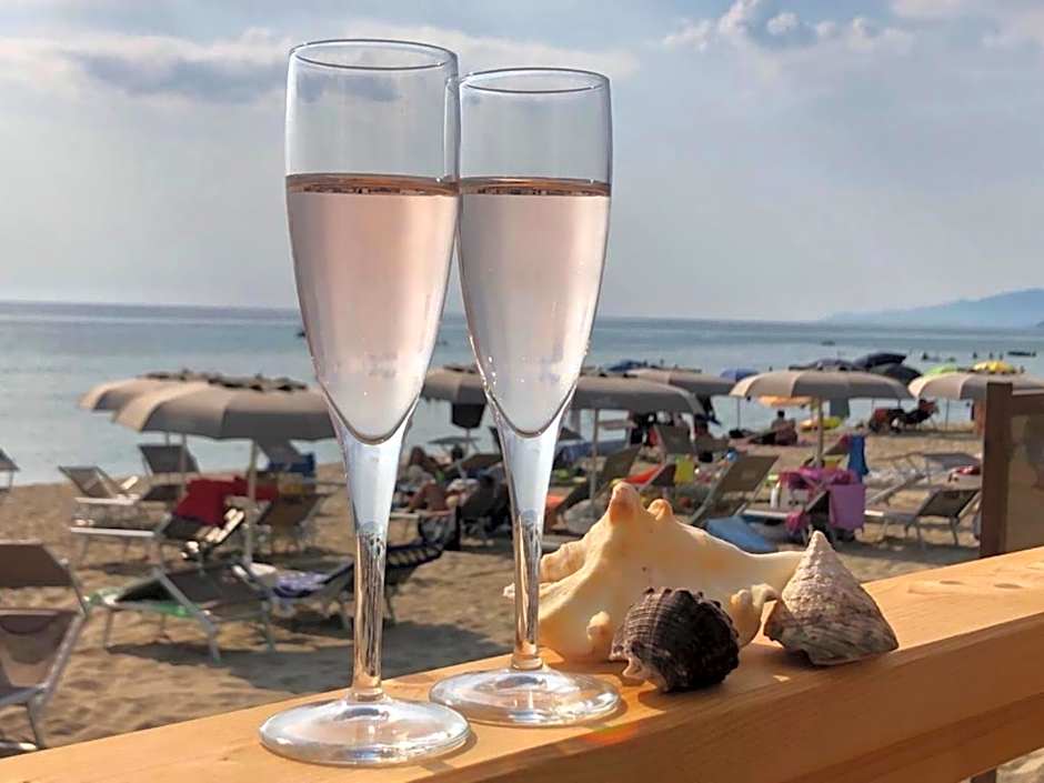 Residence Le Palme - Appartamenti sul mare - Spiaggia tra Palinuro e Caprioli