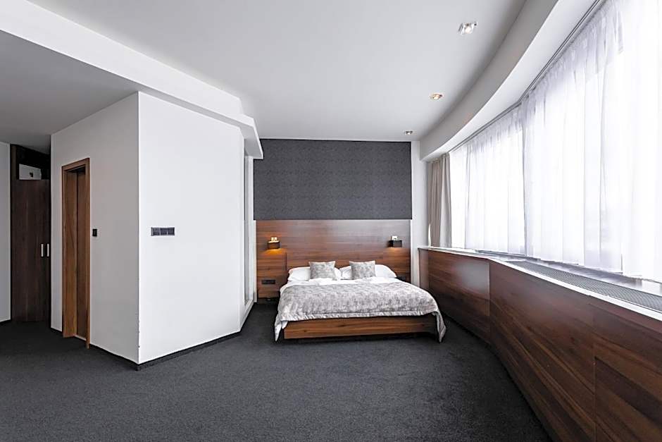 Tempus Club Garni Hotel