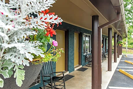 Townsend River Breeze Inn