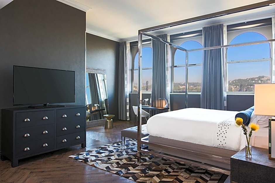 Renaissance by Marriott Pittsburgh Hotel