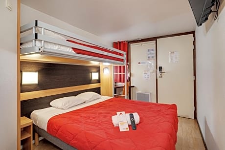 Triple Room (1 Double Bed + 1 Single Bed)