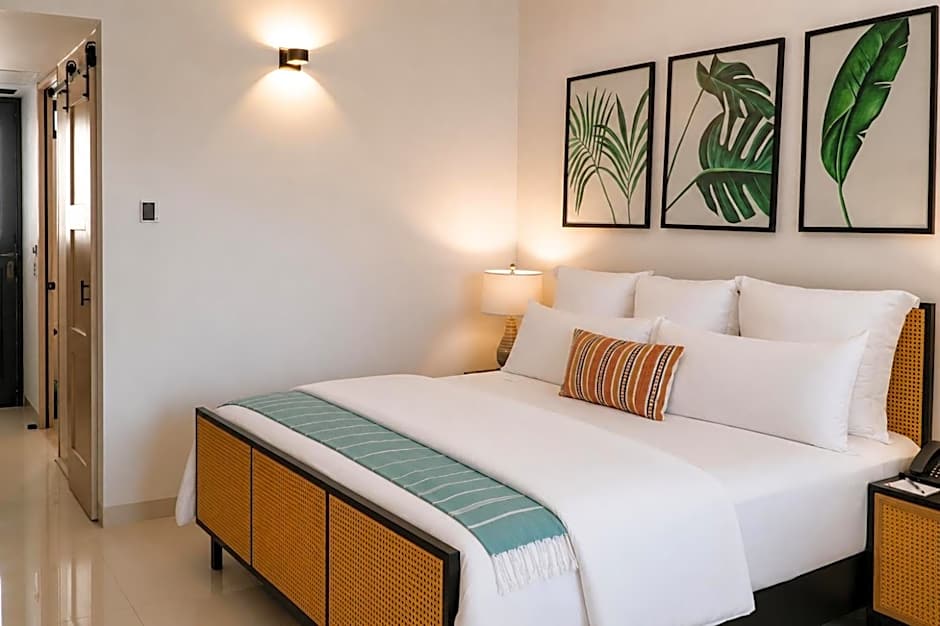 Flamboyan Hotel & Residences