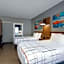 La Quinta Inn & Suites by Wyndham Ft. Myers Sanibel Gateway