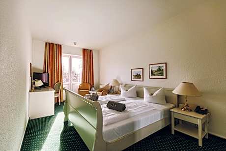 Classic Double Room with Garden Access