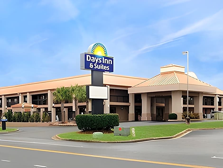 Quality Inn & Suites near Robins Air Force Base