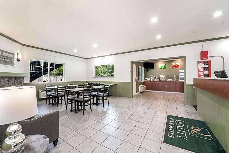 Quality Inn & Suites Bainbridge Island