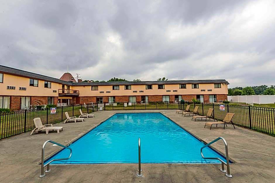 Days Inn by Wyndham Berlin Meriden