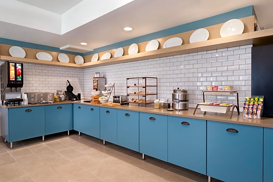 Country Inn & Suites by Radisson, Detroit Lakes, MN