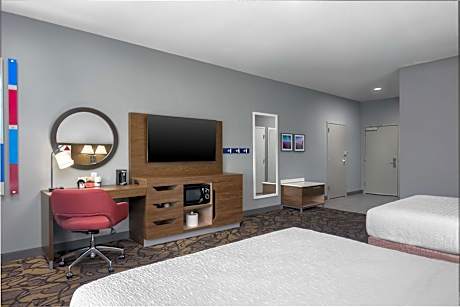 Room with Two Queen Beds - Non-Smoking