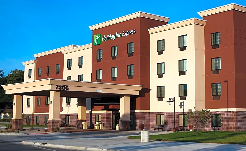 Holiday Inn Express & Suites Omaha South Ralston Arena