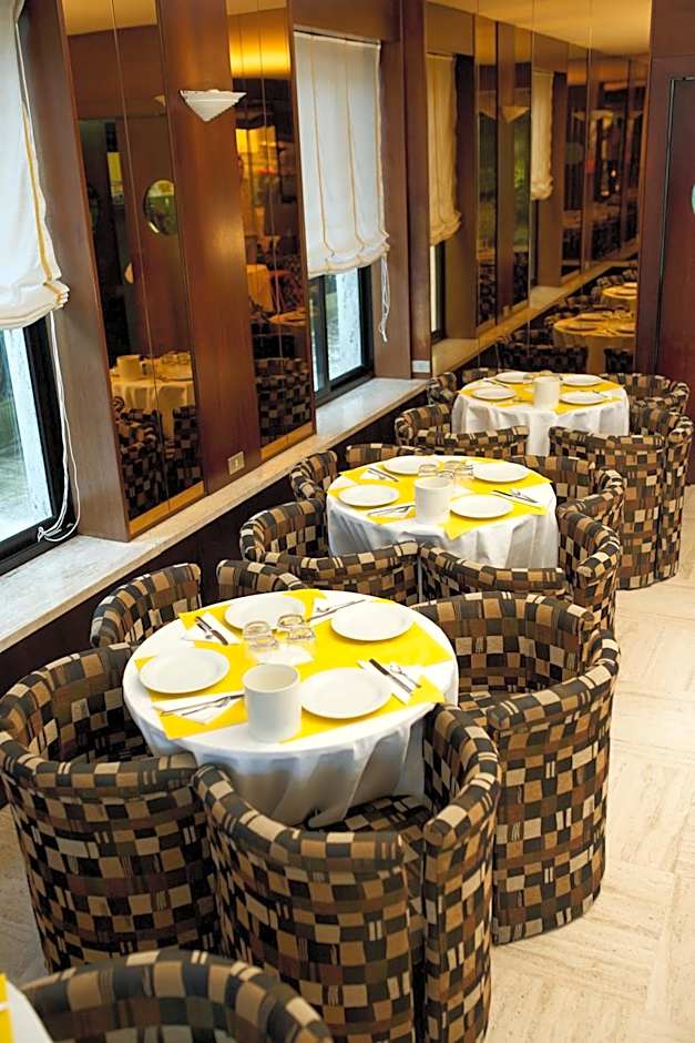 Club Hotel