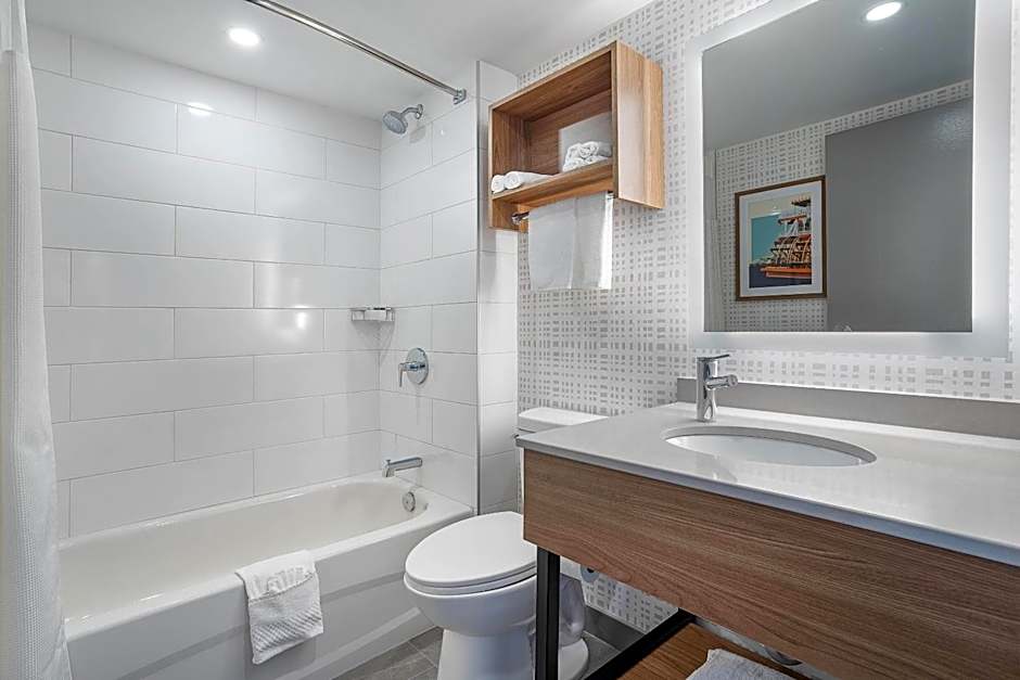 Quality Hotel Montreal East