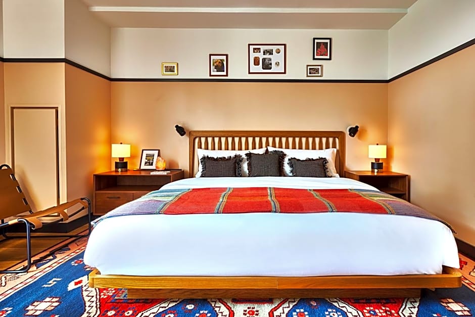 Zdjęcie 1 z 7 — 1 King Bed