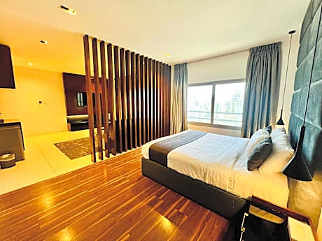 Deluxe Studio
