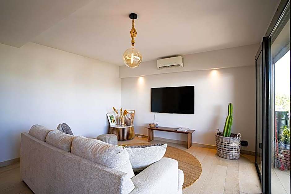 Cheerful Lemon Condo