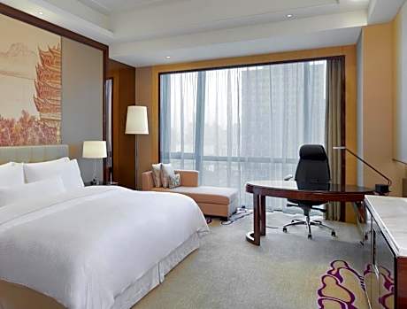 Club King, Club lounge access, Guest room, 1 King, City view