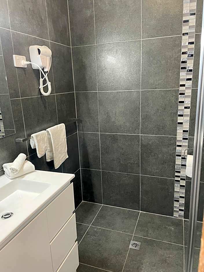 SHEPPARTON MOTOR INN Tudor House Motel