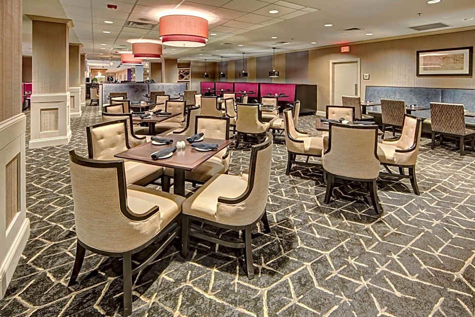 DoubleTree By Hilton Decatur Riverfront