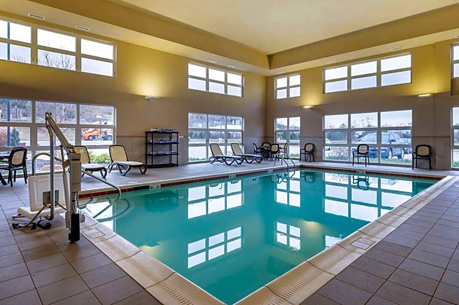 Comfort Inn & Suites Northern Kentucky