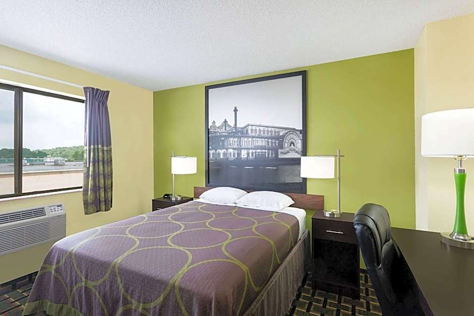 Super 8 by Wyndham Marietta
