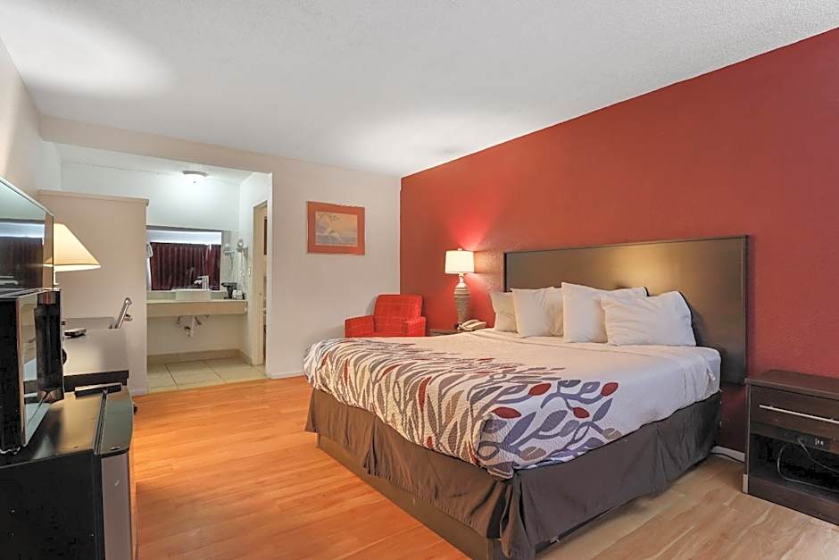 Red Roof Inn Needles