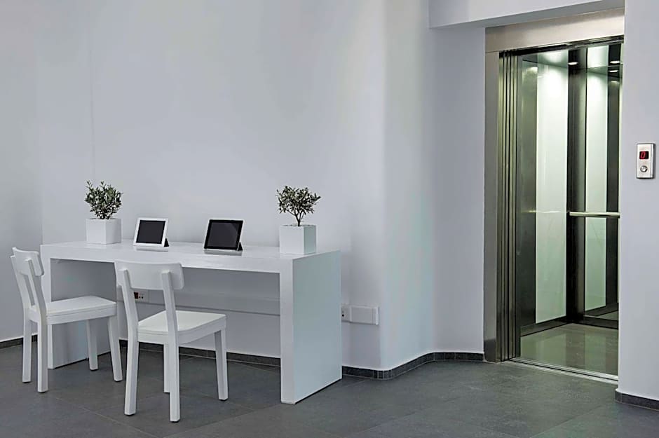 Acroterra Rosa Luxury Suites