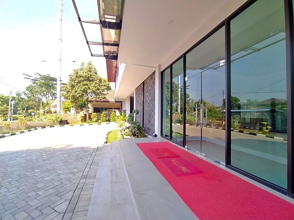 Urbanview Wisma Wirasatya Akpol Semarang by RedDoorz