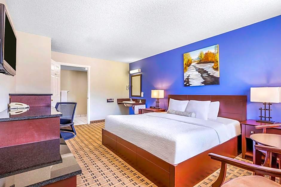 Days Inn by Wyndham Golden