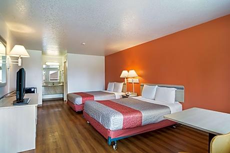 4 Queen Beds | Non-Smoking
