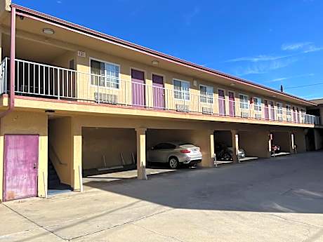 Deluxe Inn LA