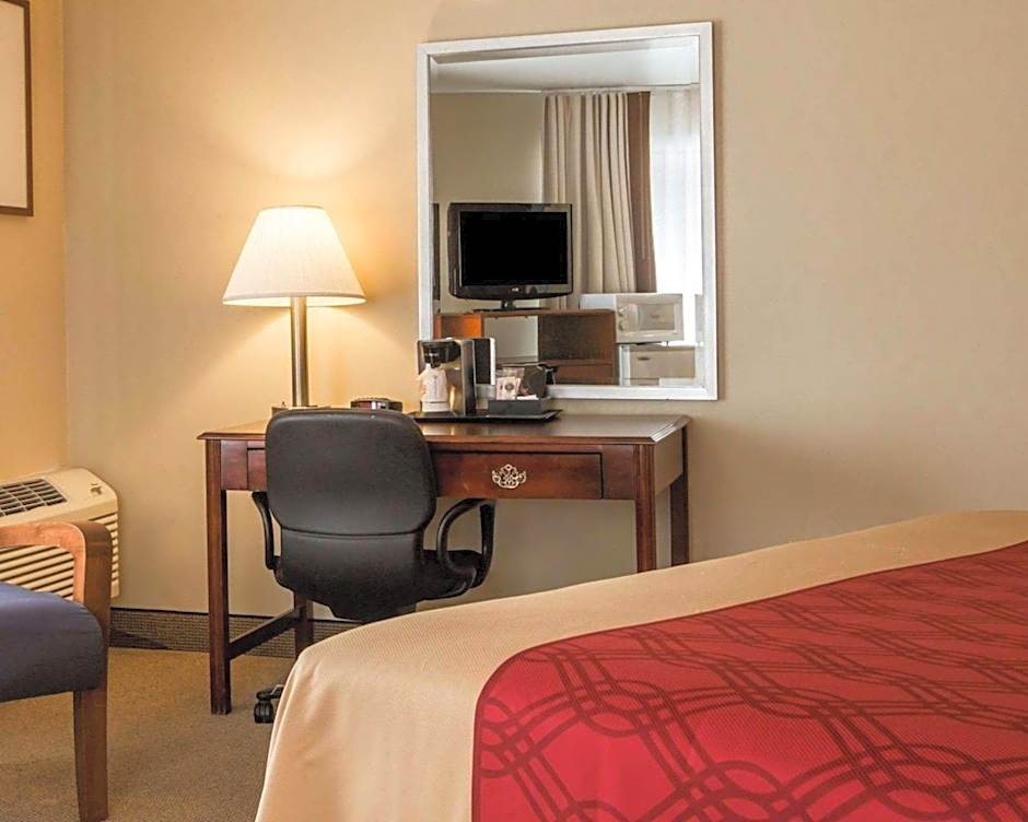 Econo Lodge Lakes Region